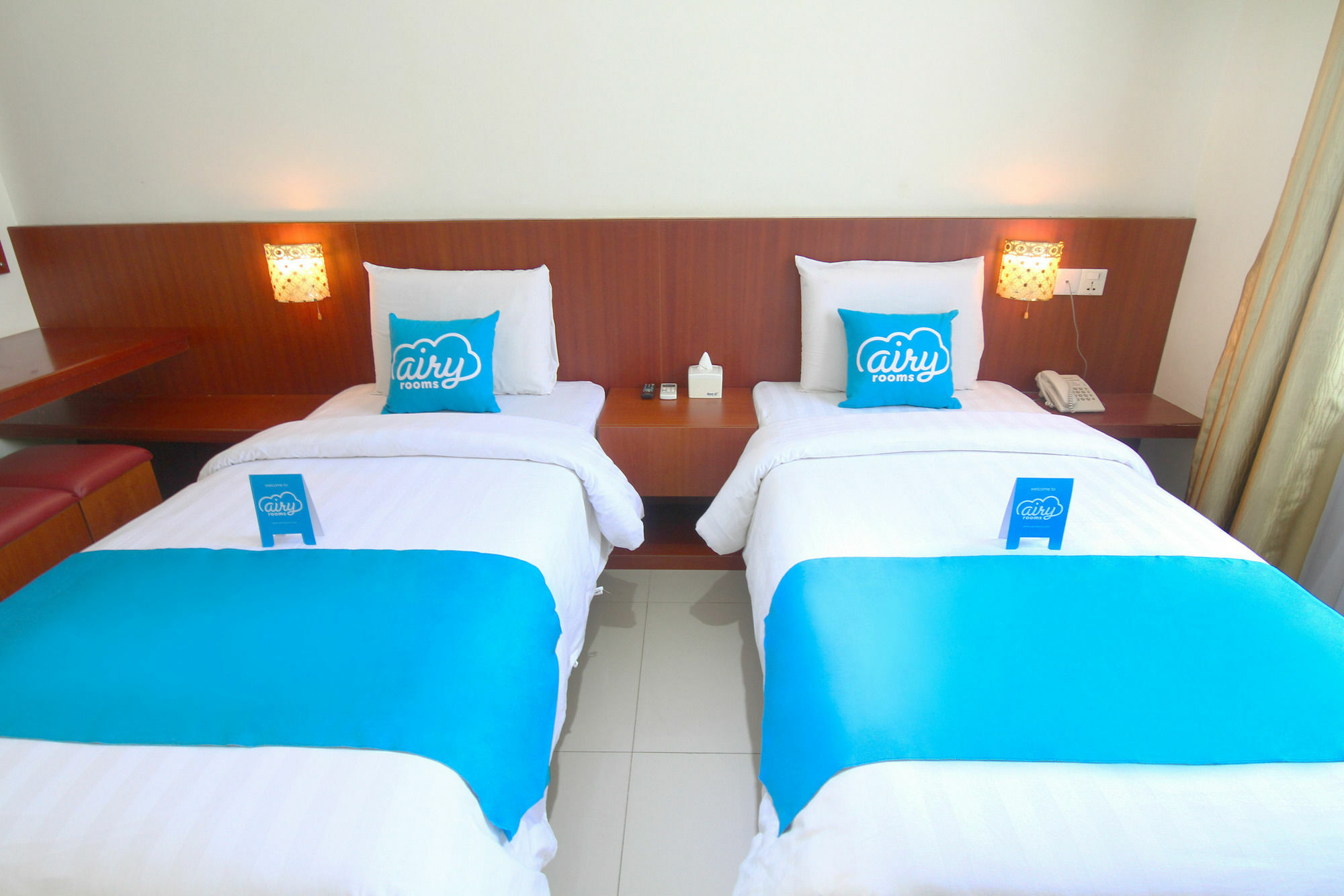 Aviari Hotel Sekupang Buitenkant foto