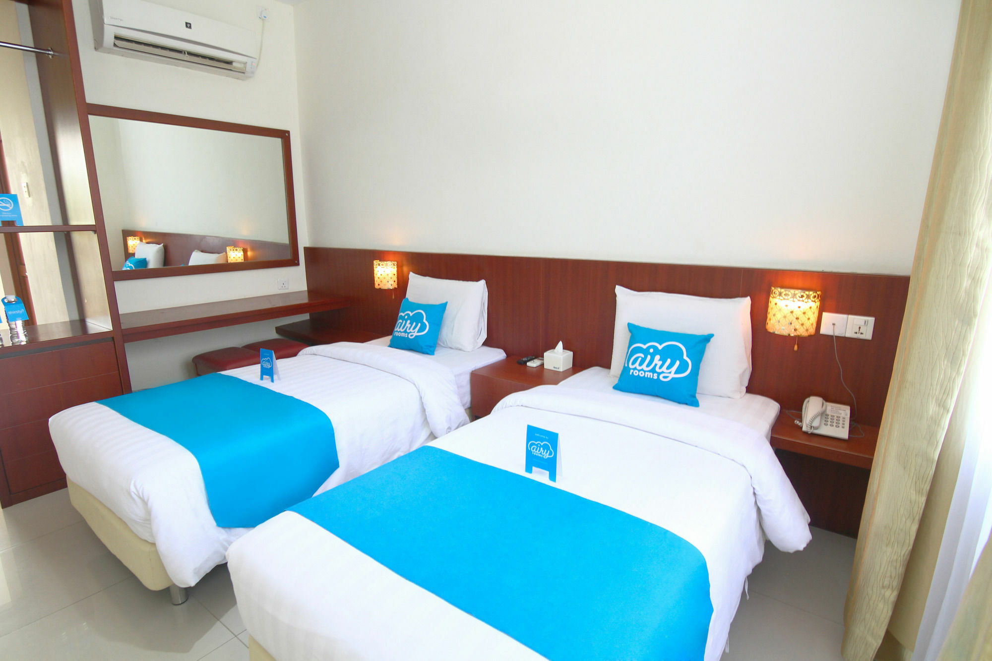 Aviari Hotel Sekupang Buitenkant foto